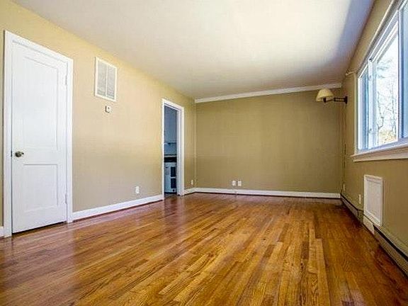 3rd image of 6409 Kensington Ave
