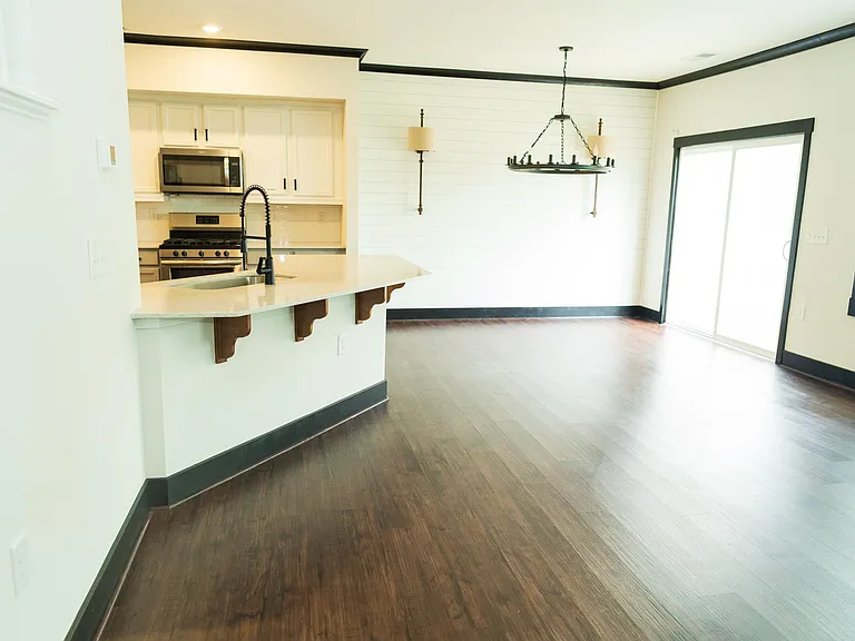 1013 Epiphany Rd — Photo 8