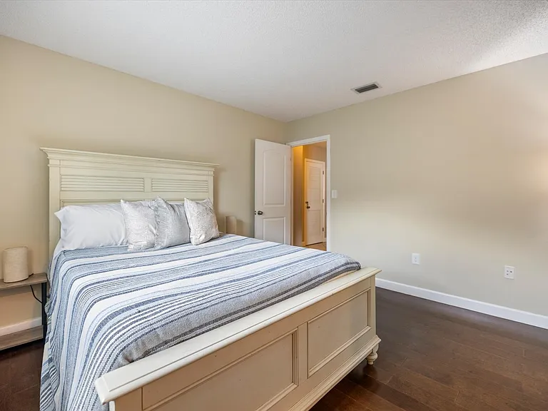 818 Plum Tree Ln — Photo 23