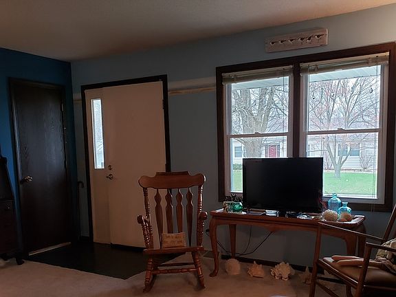 4th image of 2304 Oak Ln