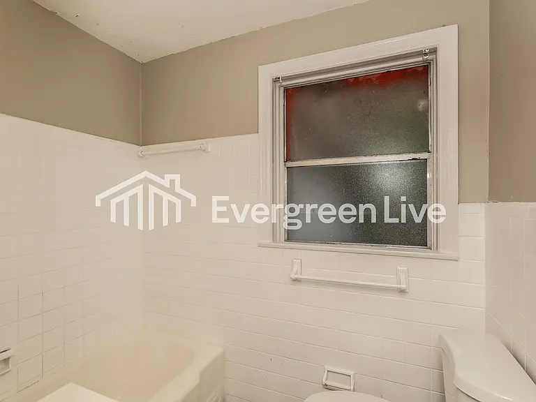 8258 Lexington Dr — Photo 14