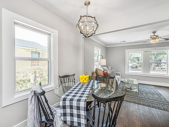 5th image of 2744 W Surrey Dr