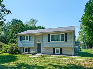 26 Oliver St, Easthampton, MA 01027
