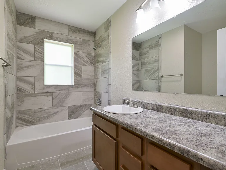 1137 W Main St — Photo 12
