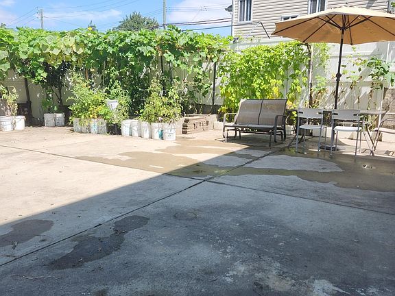 3rd image of 374 Hanover Ave