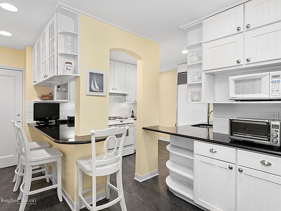 4th image of 162 E 80th St #3B
