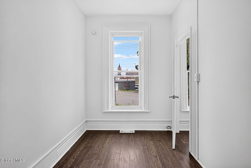 3rd image of 1A Congress Street