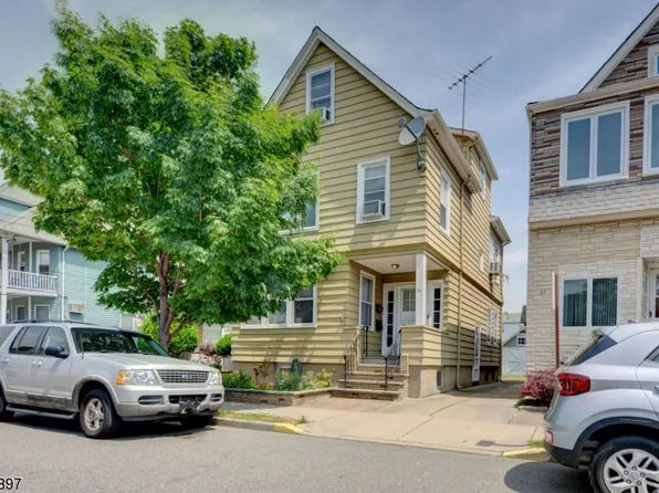 35 Tuttle St, Wallington Boro, NJ 07057