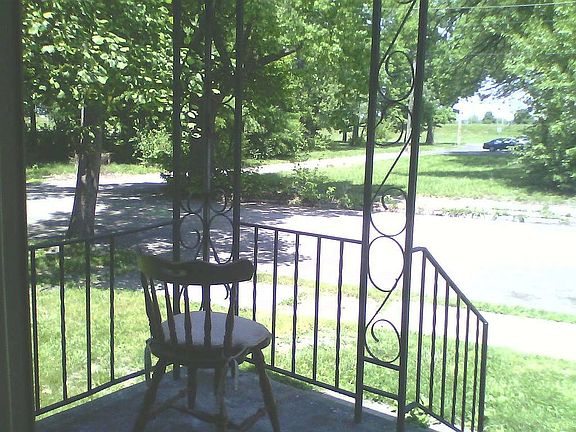 3rd image of 611 Gruner Ave