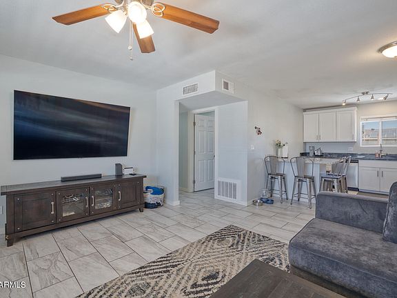 5th image of 1660 W CAPRI Avenue