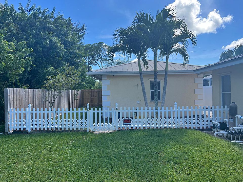 1st image of 8390 SE Camellia Dr