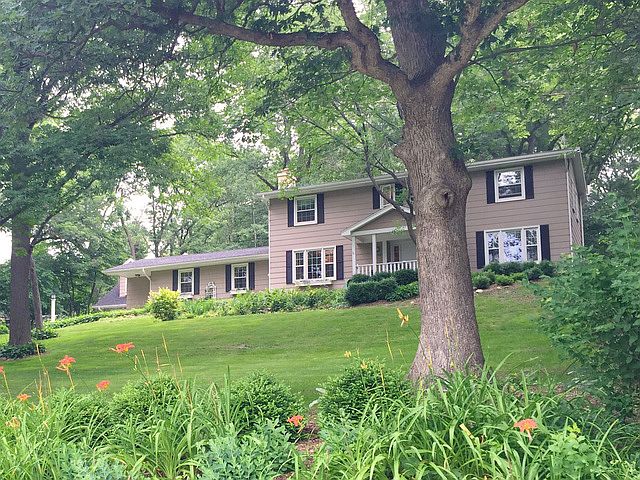 1st image of 485 E Lake Shore Dr