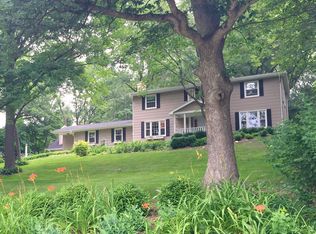 485 E Lake Shore Dr, Barrington, IL 60010