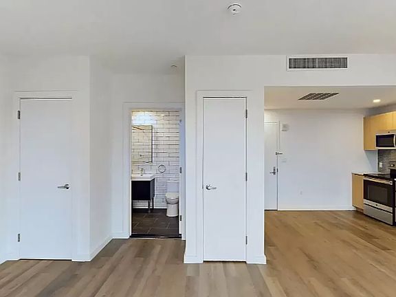 4th image of 814 Amsterdam Ave APT 6L