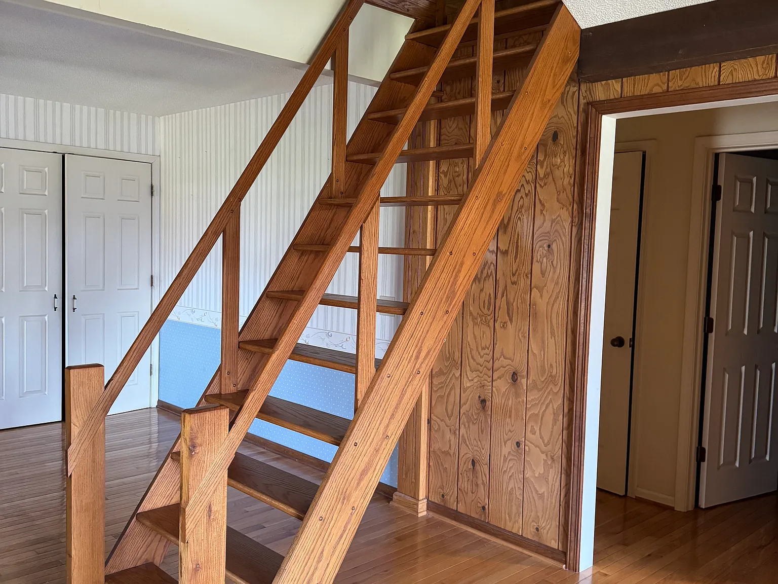 3 bed, 1.5 bath, 1300 sqft, $1,350 — Photo 3