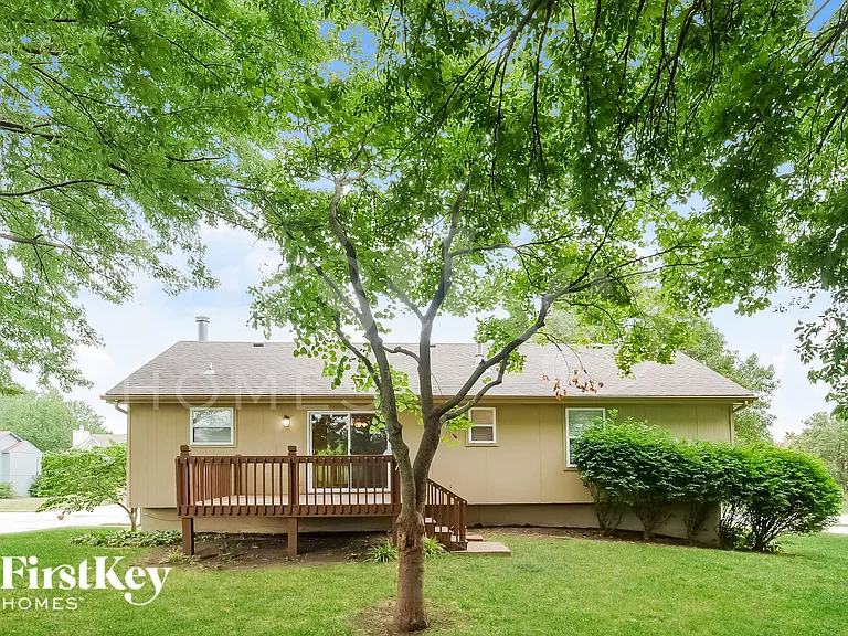 208 S Darrowby Dr — Photo 17