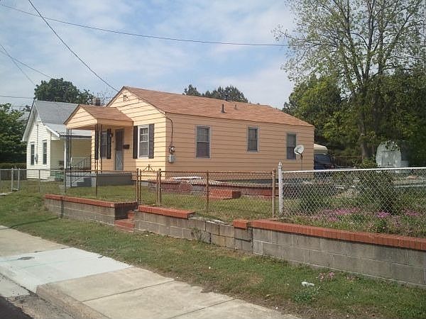 2nd image of 406 Pine Ave