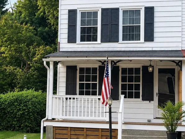 1327 W Strasburg Rd, West Chester, PA 19382