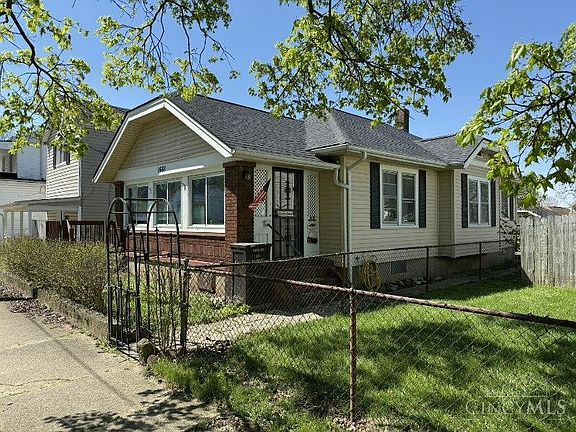 2nd image of 1681 Kahn Ave