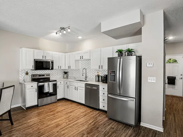 PineCrest Townhomes