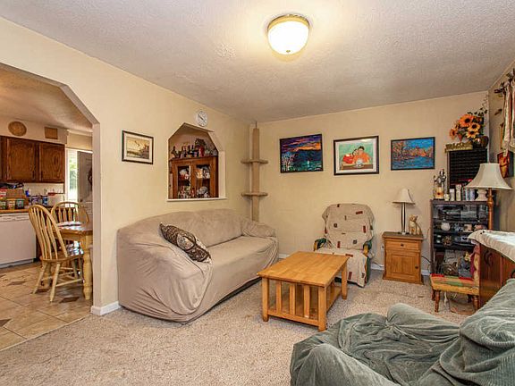 5th image of 6221 Starhurst Dr