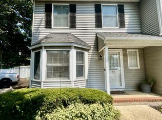 40 Village Ct, Bound Brook, NJ 08805