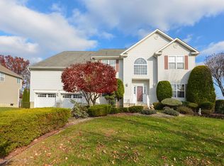 10 Red Oak Ct, Monroe Township, NJ 08831