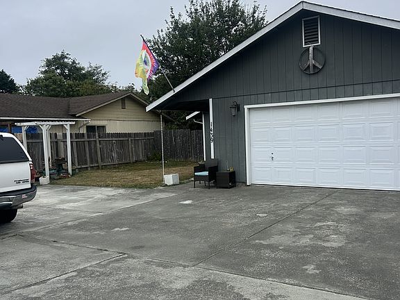 2nd image of 1439 School Rd