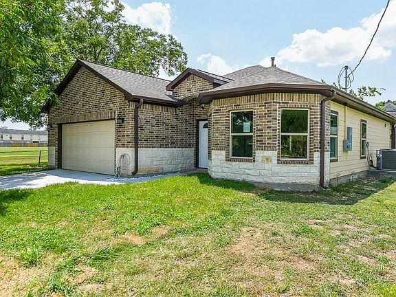 3rd image of 1042 Satsuma St