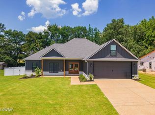 50 Shady Meadow Dr, Jackson, TN 38305