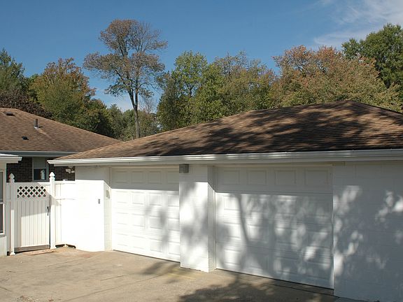 2.5 Car garage ie Man Cave!