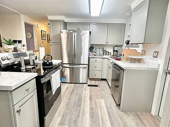 2nd image of 10 Coachmans Ct