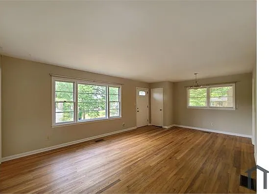 3225 Forrest Hills Dr — Photo 3