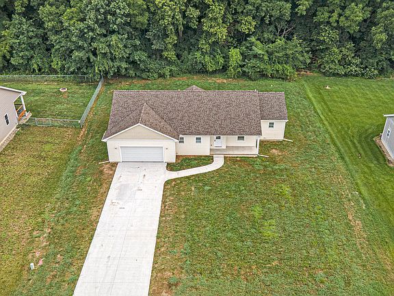 2nd image of 3225 Fairhaven Dr