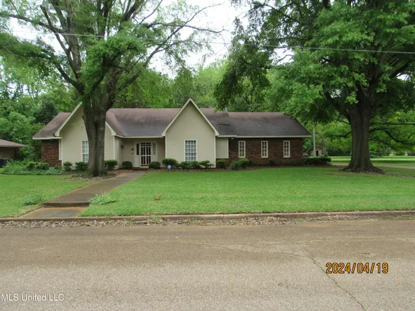 1906 Swayze St, Yazoo City, MS 39194