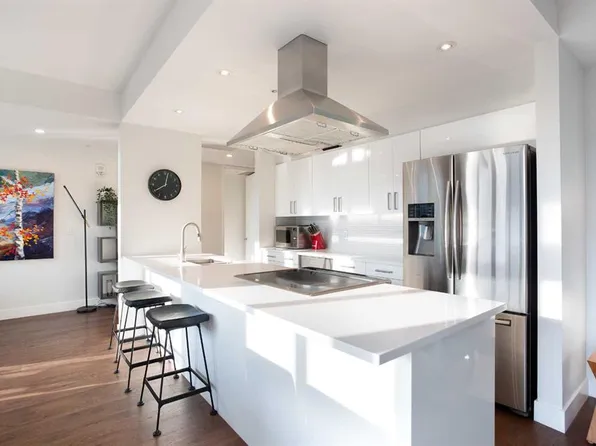 205 N Riverfront Ave SW #1005, Calgary, AB T2P 5K4