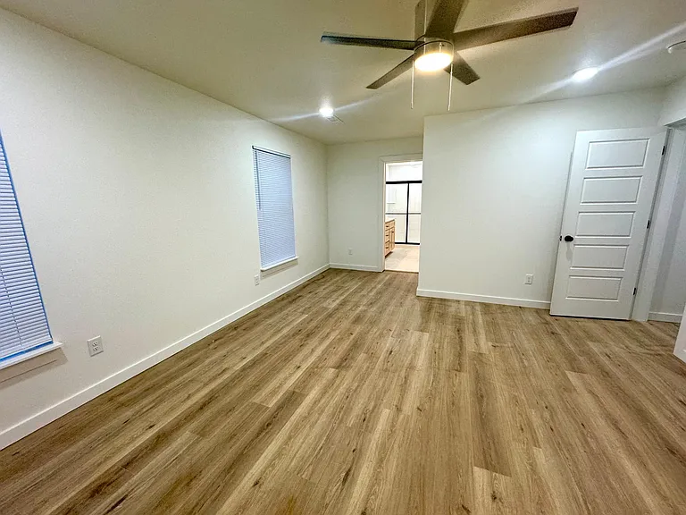 2279 W Wedington Dr — Photo 9