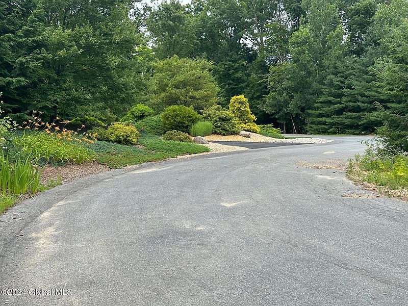 4th image of 15 Blackberry Lane
