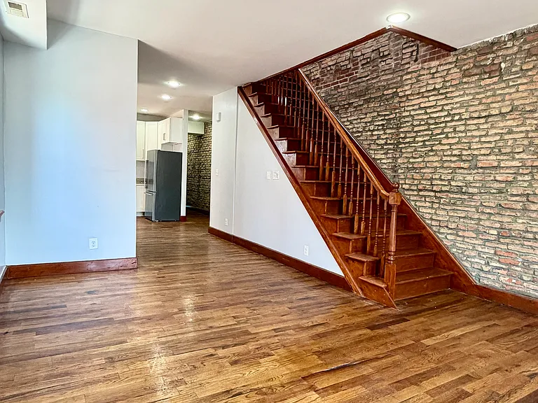 916 Whitelock St #200 — Photo 3