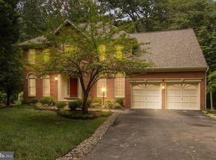 8546 Hooes Rd, Springfield, VA 22153