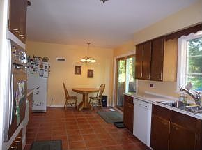 4th image of 27 Lennox Dr