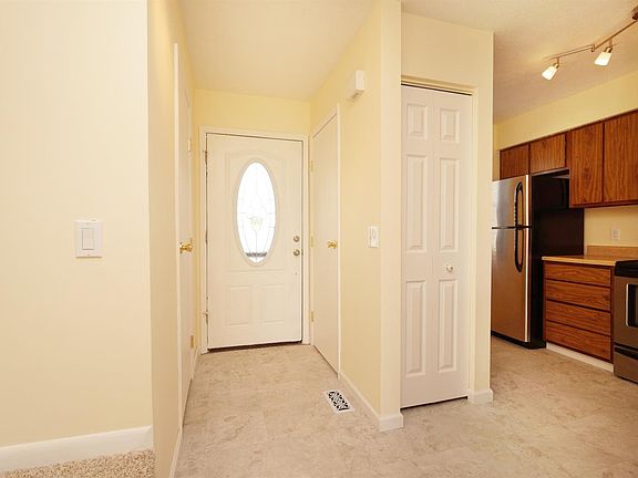 3rd image of 200 Oak Creek Ct