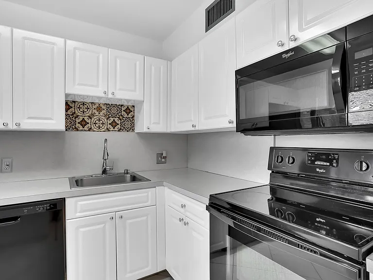 4290 Deste Ct #301 — Photo 10
