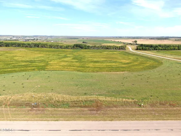 18008 Acadia Dr, Bismarck, ND 58503