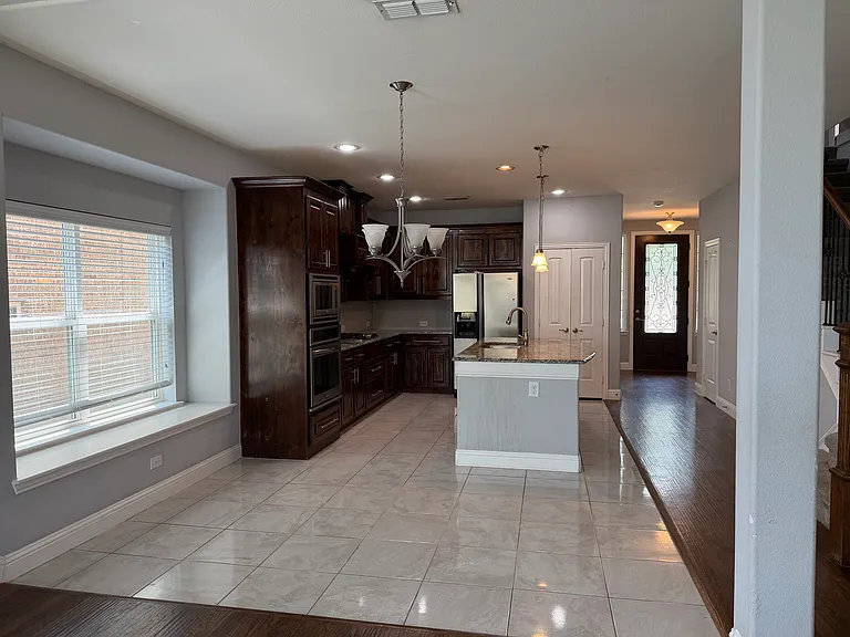 2417 Kingsgate Dr — Photo 9