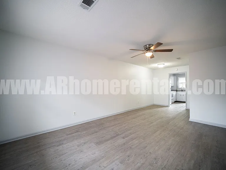 8209 Woodview Dr E — Photo 1