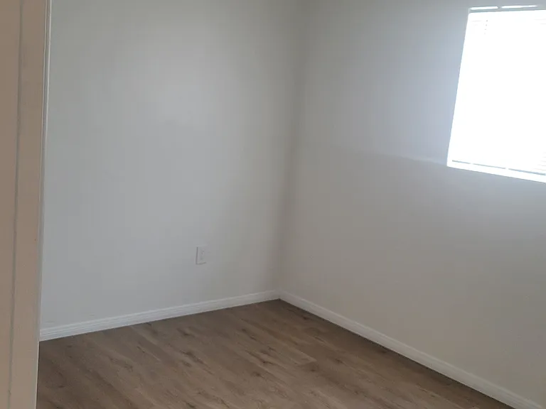 4030 Ingraham St #B — Photo 12