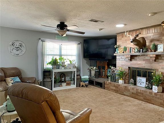 3rd image of 220 Magnolia Ave