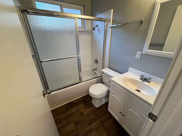 Tiffany Plaza Apartments — Photo 8