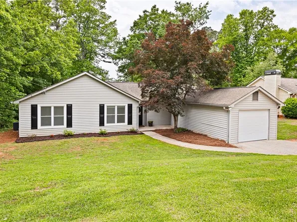 2252 Turtle Club Dr NE, Marietta, GA 30066